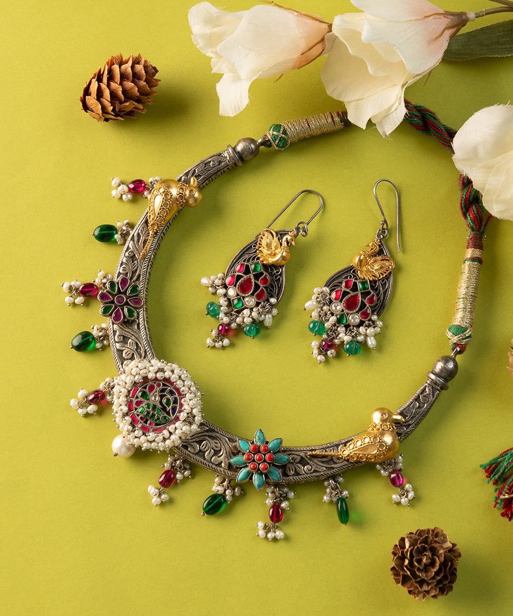 Akpan_Handcrafted_Oxidised_Pure_Silver_Necklace_Set_With_Kundan_And_Pearls_WeaverStory_01