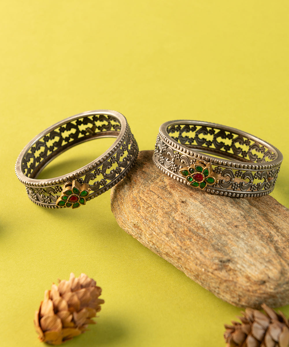 Sarvesh_Handcrafted_Oxidised_Pure_Silver_Bangles_With_Kundan_WeaverStory_01