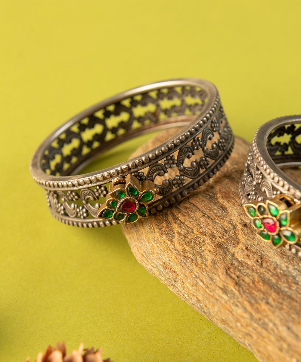 Sarvesh_Handcrafted_Oxidised_Pure_Silver_Bangles_With_Kundan_WeaverStory_02