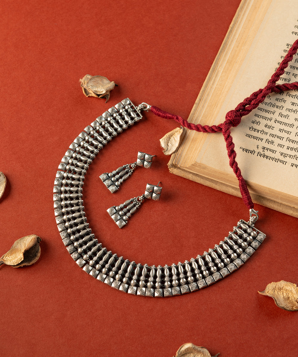 Aarvi_Handcrafted_Oxidised_Pure_Silver_Necklace_Set_WeaverStory_01