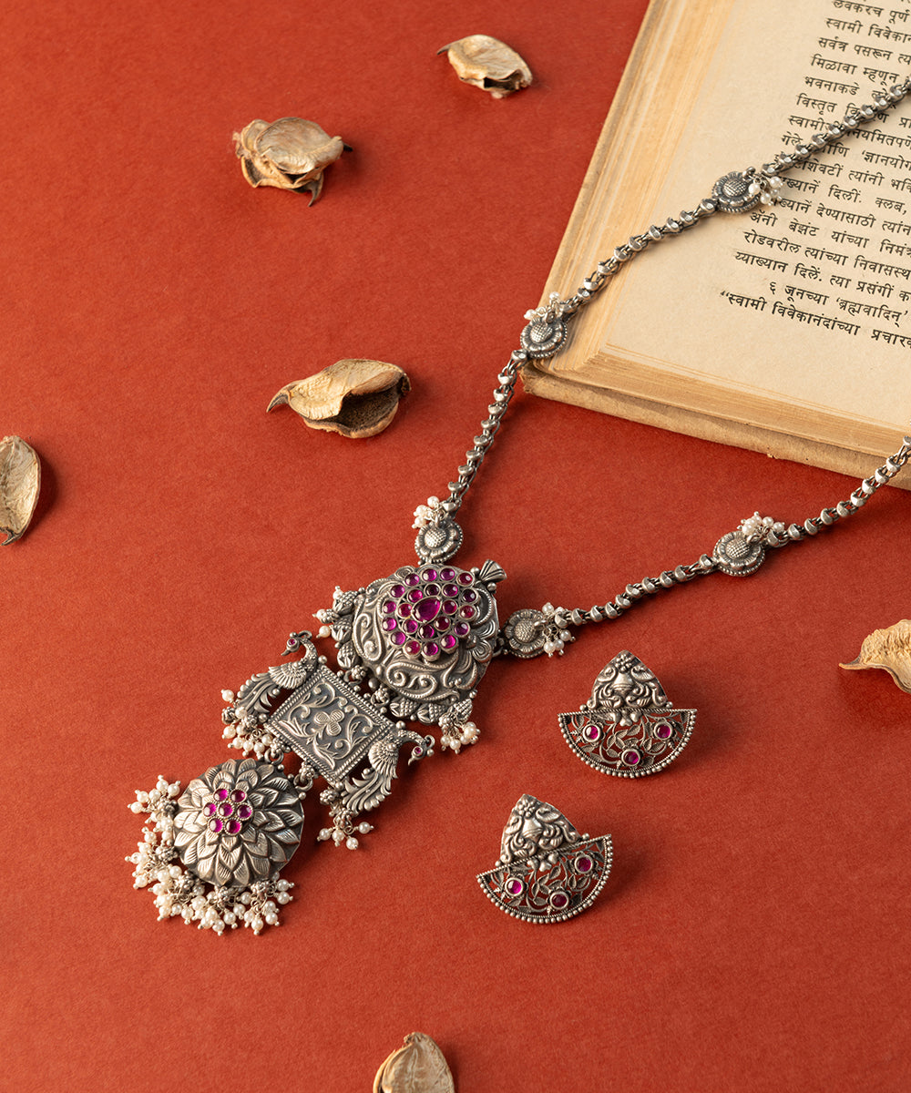 Aaravi_Handcrafted_Oxidised_Pure_Silver_Necklace_Set_With_Kempstones_And_Pearls_WeaverStory_01