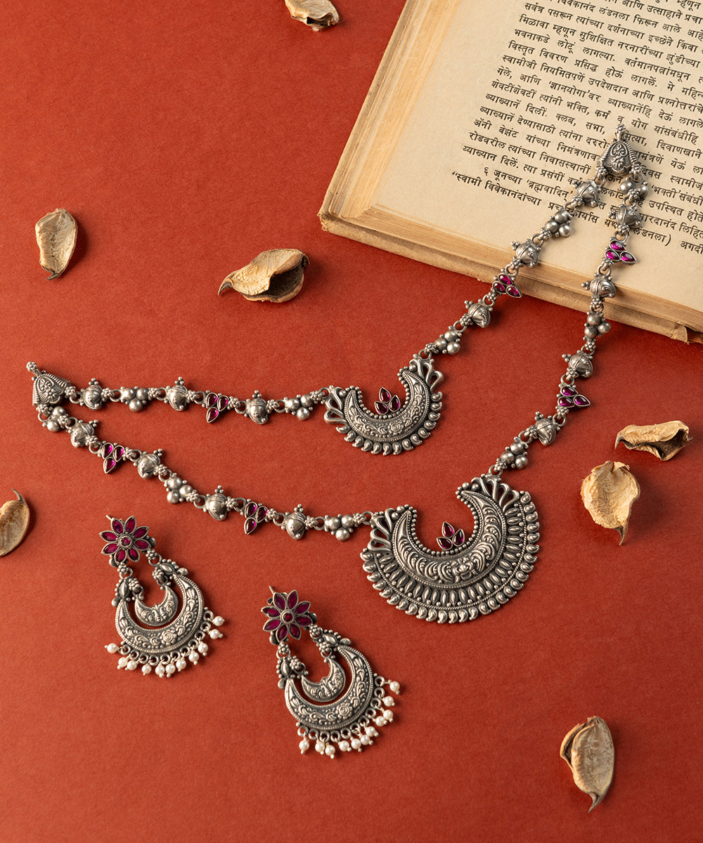 Nihith_Handcrafted_Oxidised_Pure_Silver_Necklace_Set_With_Kempstones_WeaverStory_01