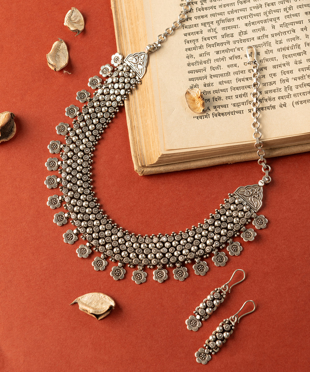 Aarini_Handcrafted_Oxidised_Pure_Silver_Necklace_Set_WeaverStory_01