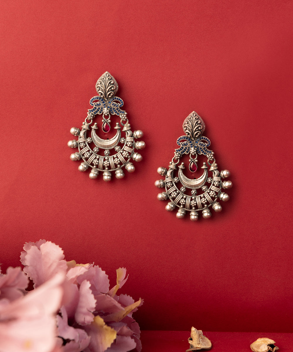 Tiyasa_Handcrafted_Oxidised_Pure_Silver_Earrings_With_Kempstones_WeaverStory_01