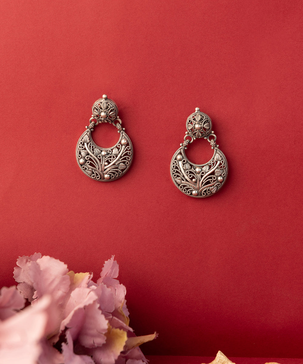 Gaurita_Handcrafted_Oxidised_Pure_Silver_Earrings_WeaverStory_01