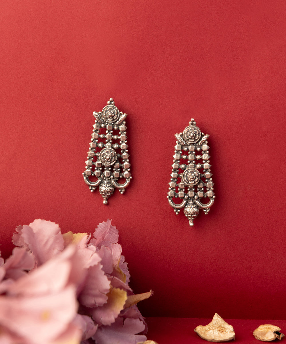 Omio_Handcrafted_Oxidised_Pure_Silver_Earrings_WeaverStory_01