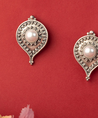 Purabi_Handcrafted_Oxidised_Pure_Silver_Earrings_With_Pearls_WeaverStory_02