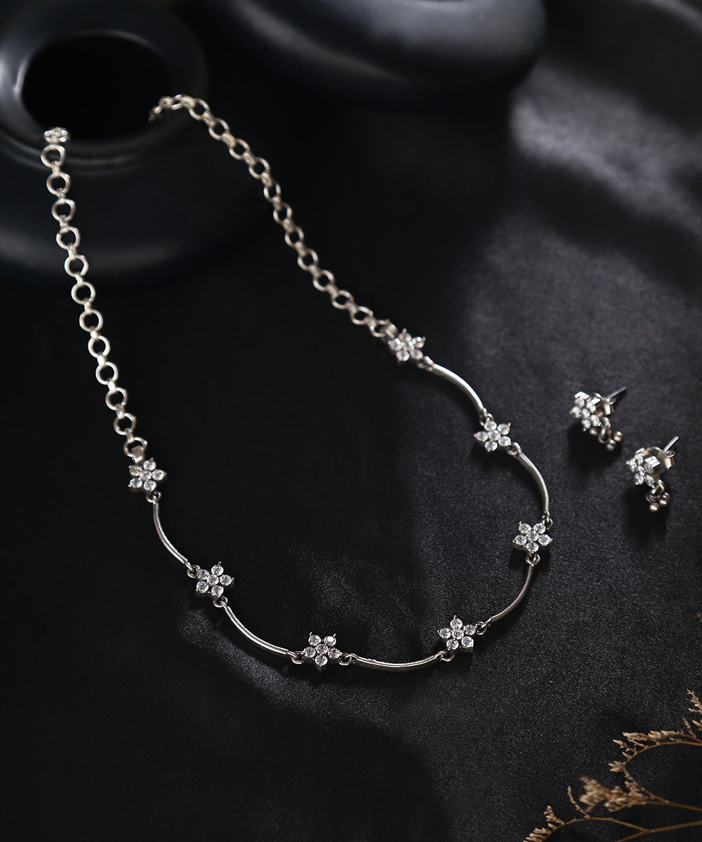 Chaand_Kundan_Necklace_Set_Handcrafted_Oxidised_In_Pure_Silver_WeaverStory_01