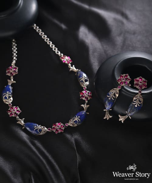 Aadya_Handcrafted_Oxidised_Pure_Silver_Dual_Fish_Kundan_Hasli_Set_WeaverStory_01
