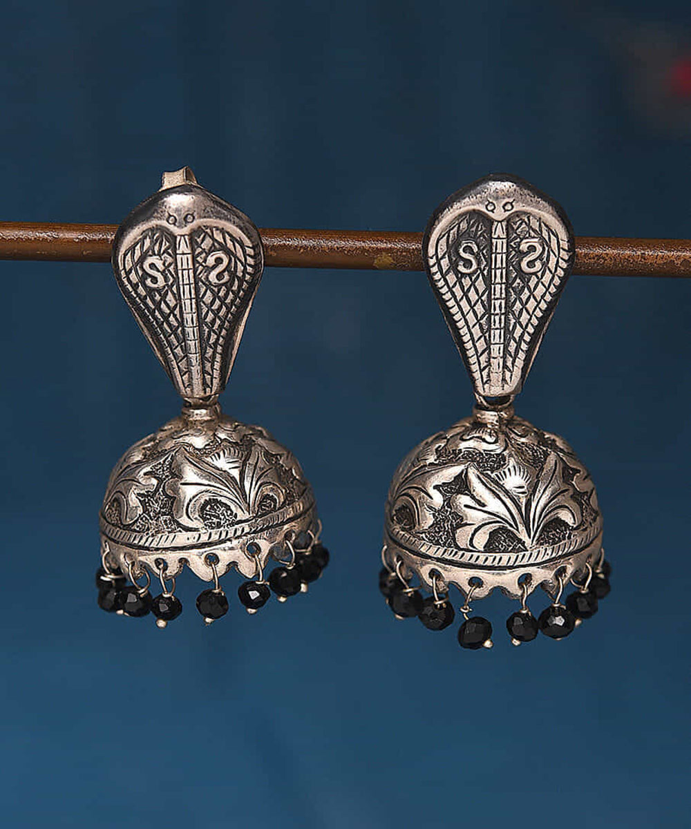 Muqadas_Handcrafted_Oxidised_Pure_Silver_Earrings_With_Black_Stones_WeaverStory_01