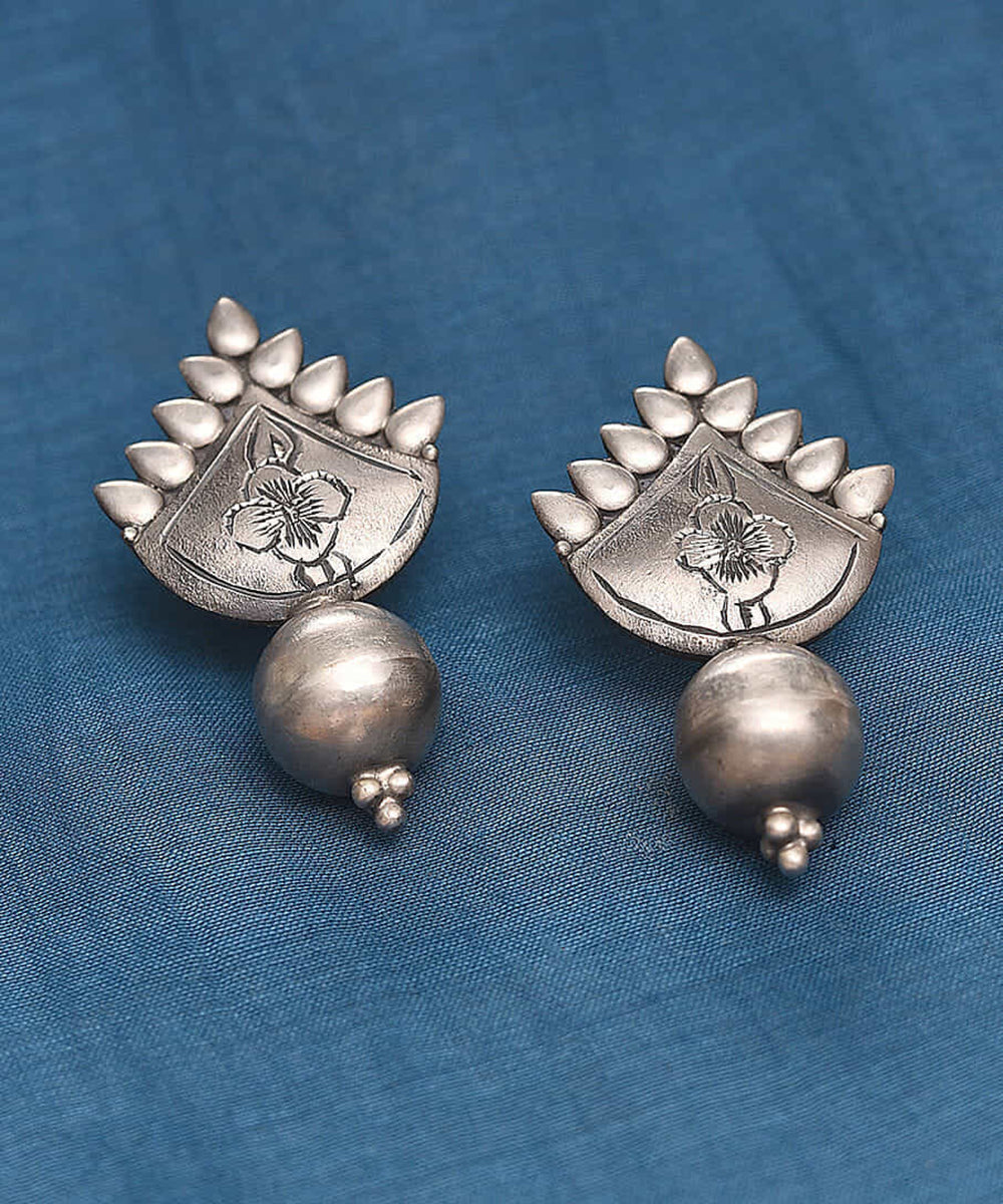 Shahina_Handcrafted_Oxidised_Pure_Silver_Earrings_WeaverStory_01