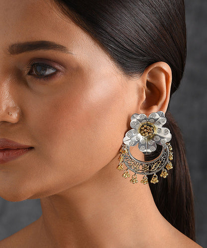 Hayah_Handcrafted_Pure_Silver_Earrings_With_Flower_Motif_And_Ghungroos_WeaverStory_02