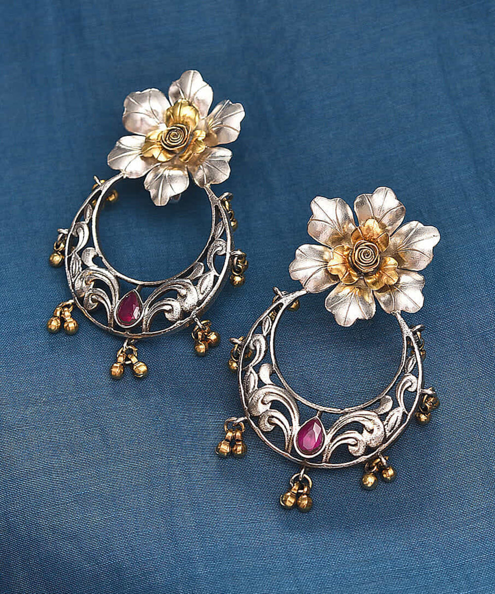 Kinaaz_Handcrafted_Pure_Silver_Earrings_With_Flower_Motifs_WeaverStory_01