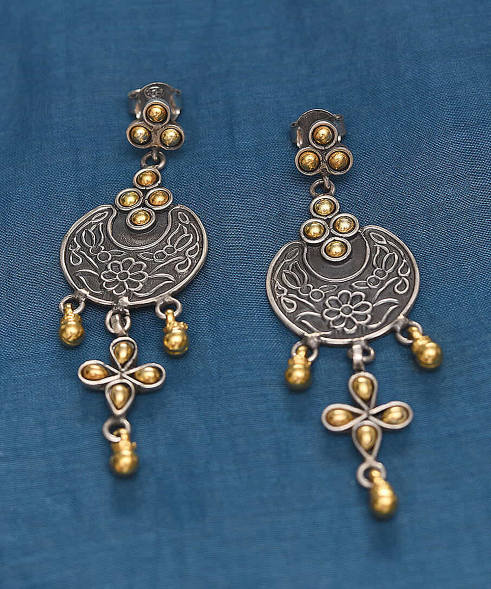 Saira_Handcrafted_Oxidised_Pure_Silver_Earrings_With_Ghungroos_WeaverStory_01