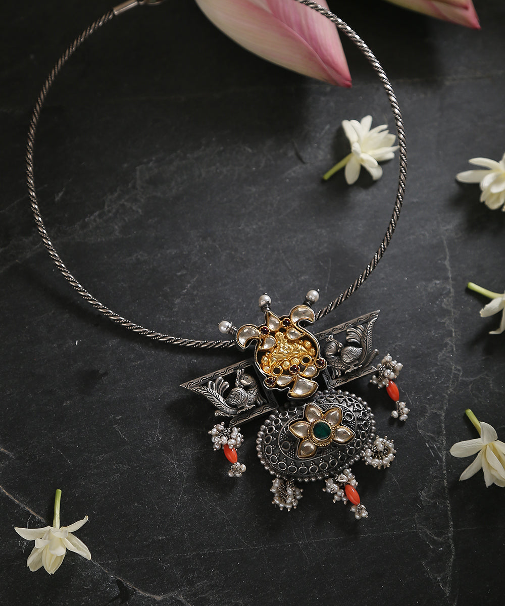 Pure_Silver_Handcrafted_Hasli_With_Parrot_Motif_WeaverStory_01