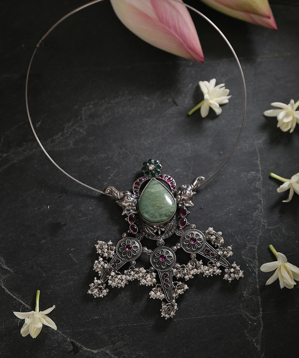 Pure_Silver_Handcrafted_Hasli_With_Elephant_Motif_WeaverStory_01