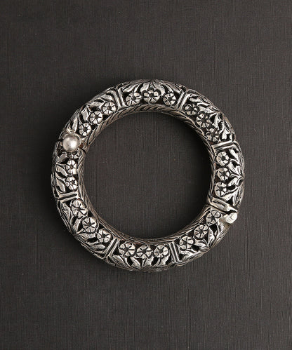 Handcarfted_Pure_Silver_Bangle_with_Floral_Textured_Work_-_Set_of_1_WeaverStory_02