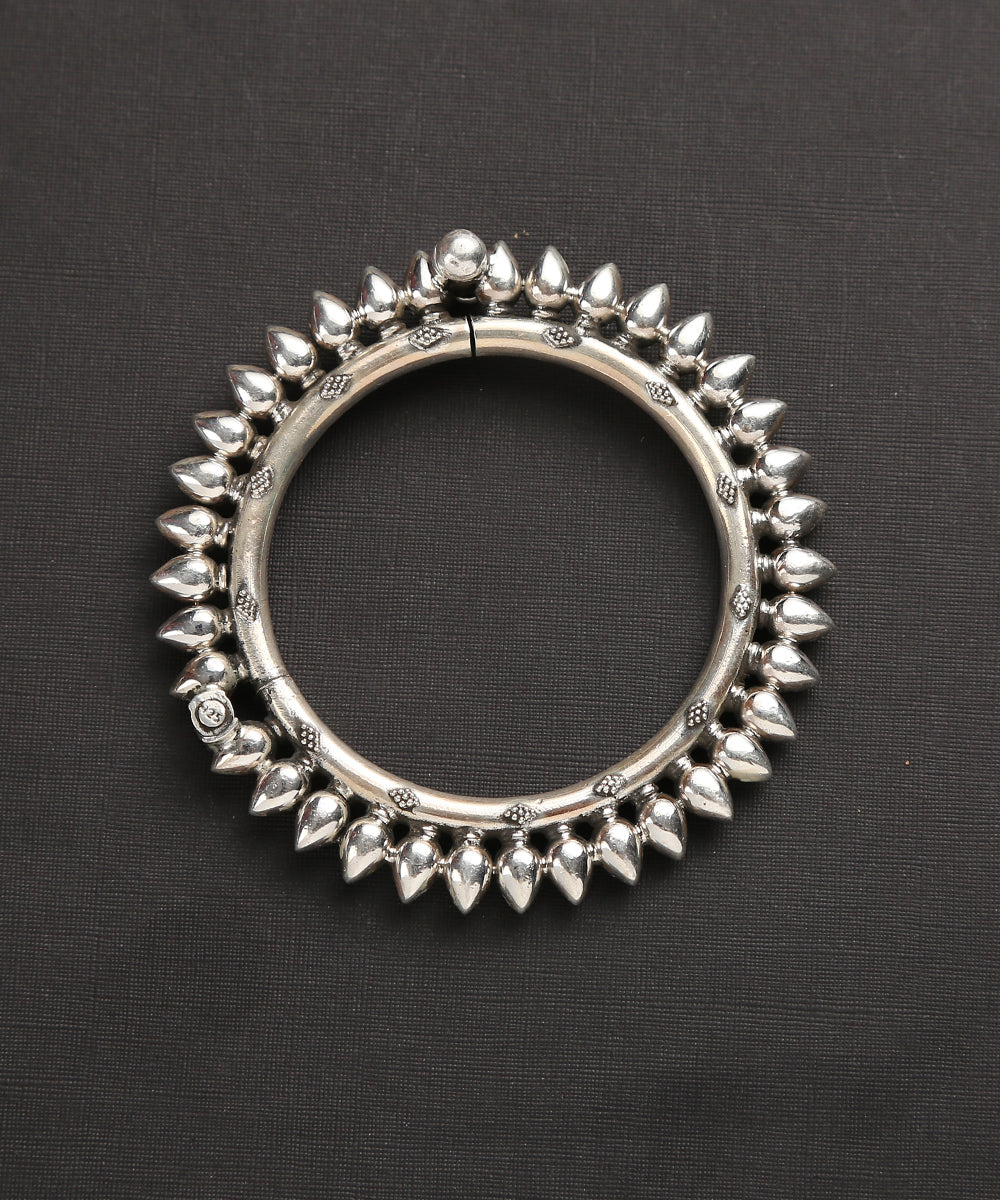 Oxidised_Pure_Silver_Bangle_with_Flower_Bud_Motifs_-_Set_of_1_WeaverStory_02