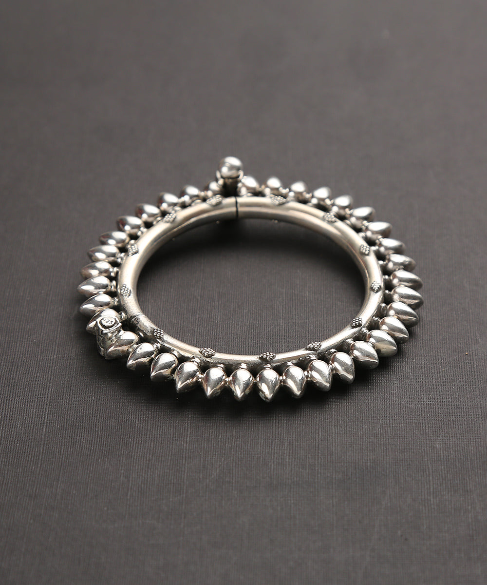 Oxidised_Pure_Silver_Bangle_with_Flower_Bud_Motifs_-_Set_of_1_WeaverStory_03