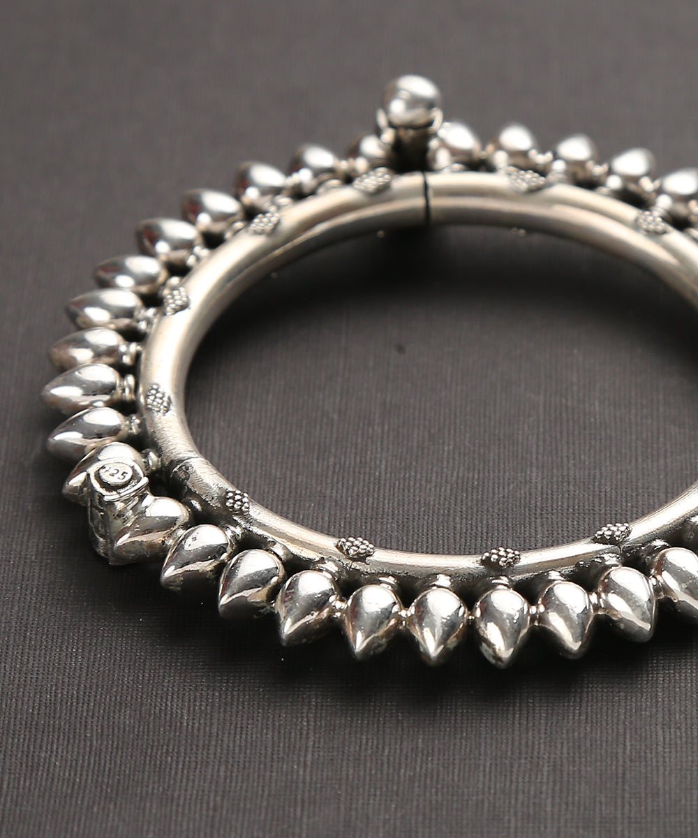 Oxidised_Pure_Silver_Bangle_with_Flower_Bud_Motifs_-_Set_of_1_WeaverStory_04