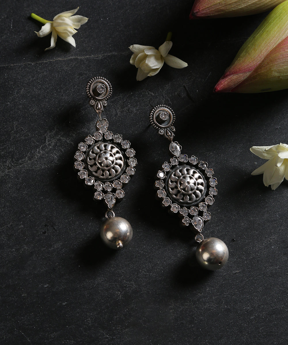 Pure_Silver_Oxidised_Earrings_With_Crystals_WeaverStory_01