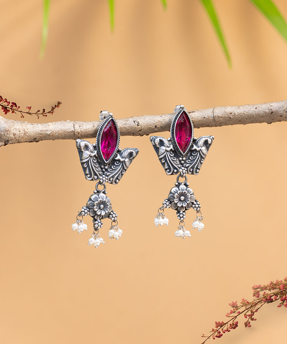 Zareesh_Handcrafted_Oxidised_Pure_Silver_Earrings_With_Red_Onyx_WeaverStory_01