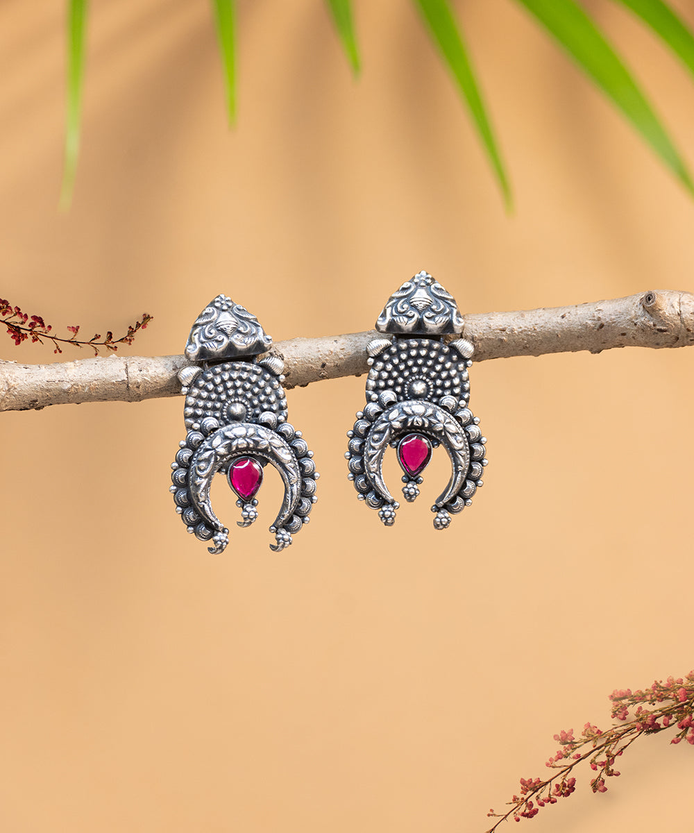 Alia_Handcrafted_Oxidised_Pure_Silver_Earrings_With_Red_Onyx_WeaverStory_01