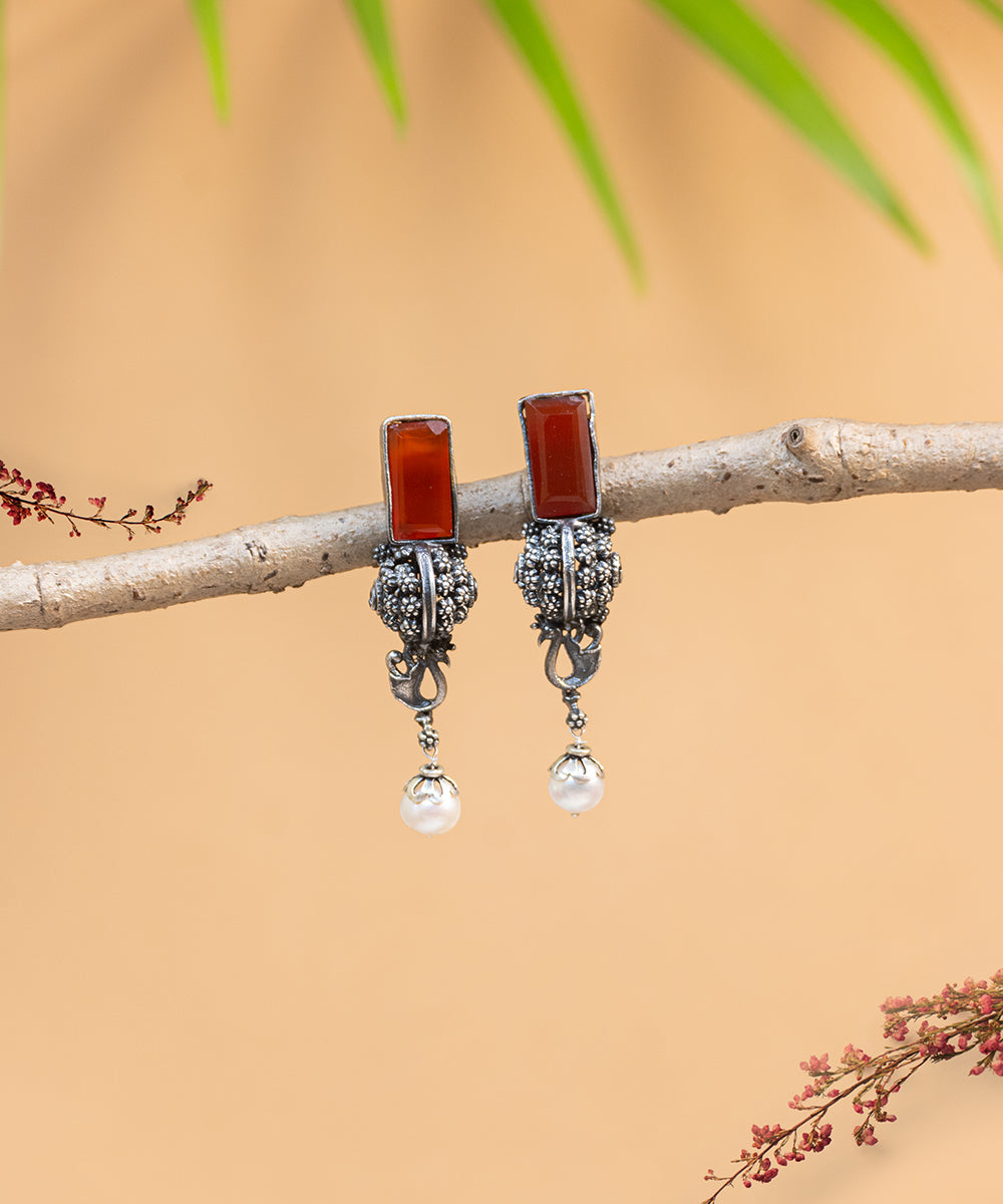 Enisa_Handcrafted_Oxidised_Pure_Silver_Earrings_With_Red_Onyx_WeaverStory_01