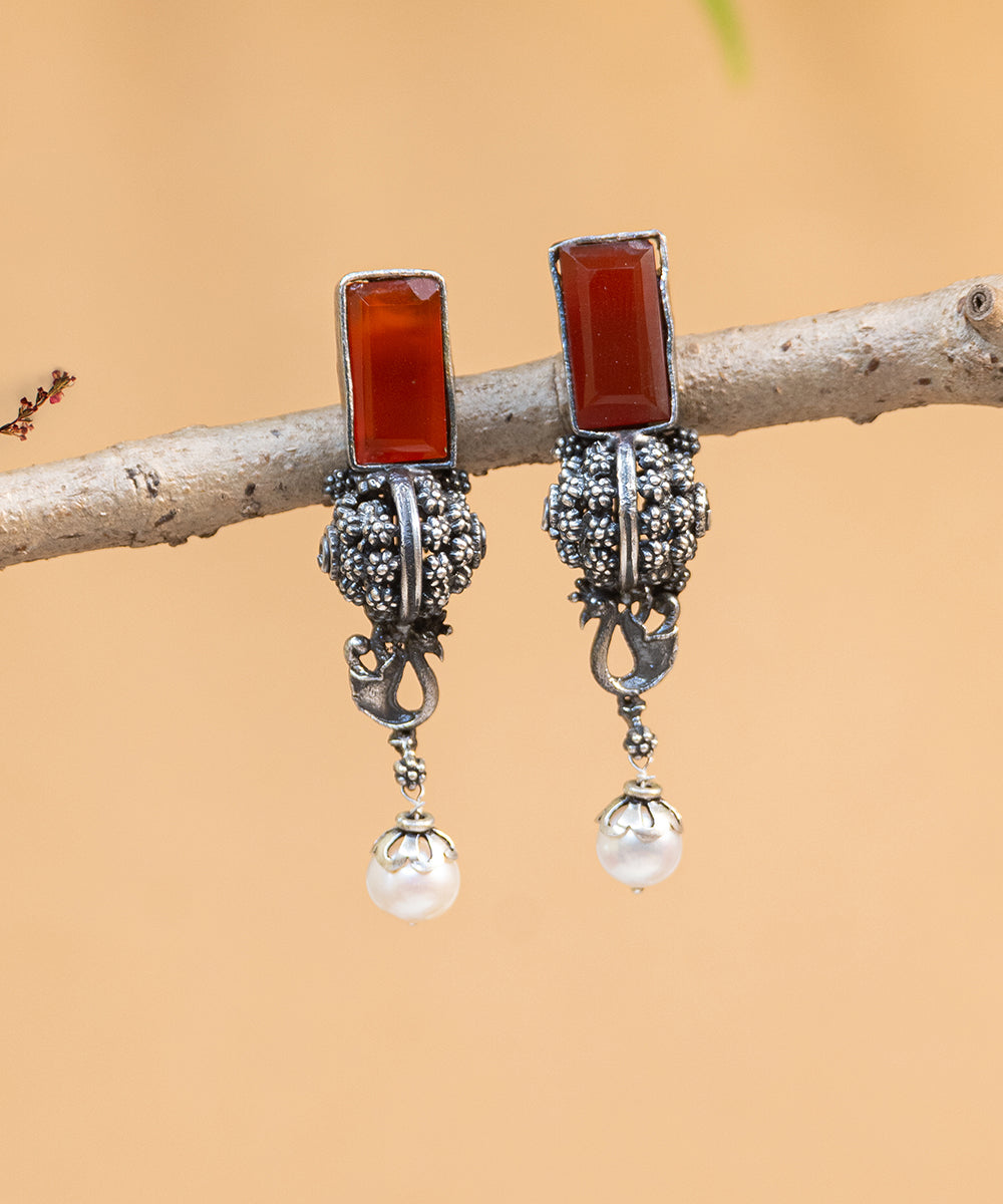 Enisa_Handcrafted_Oxidised_Pure_Silver_Earrings_With_Red_Onyx_WeaverStory_02