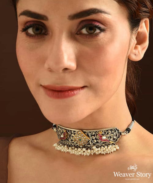 Aleena_Handcrafted_Oxidised_Pure_Silver_Choker_With_Dual_Peacock_Kundan_WeaverStory_01