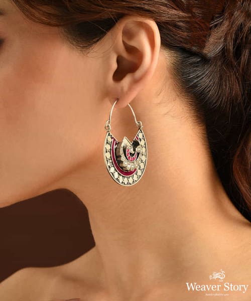 Rabia_Handcrafted_OxidisedMulticolor_Pure_Silver_Earrings_With_Red_Kundan_WeaverStory_01