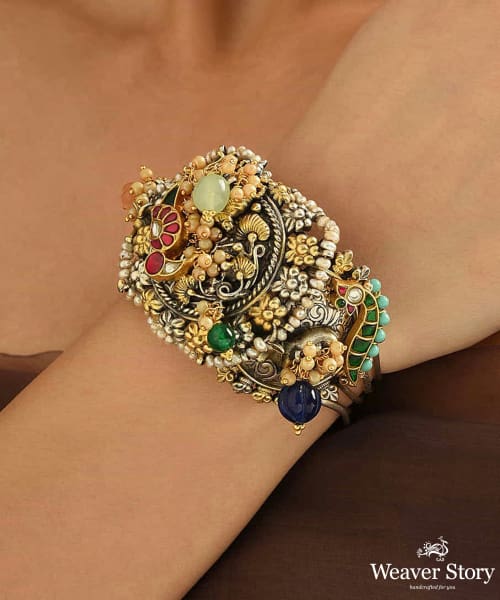 Areeba_Handcrafted_OxidisedMulticolor_Pure_Silver_Bangle_With_Kundan_WeaverStory_01