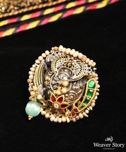 Hoorain_Handcrafted_Oxidised_Pure_Silver_Ring_With_Multicolor_Kundan_WeaverStory_02