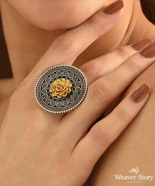 Hira_Handcrafted_Oxidised_Pure_Silver_Ring_With_Flower_Motif_WeaverStory_01