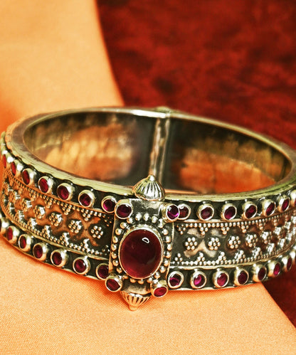 Mahira_Handcrafted_Oxidised_Pure_Silver_Bangle_With_Garnet_WeaverStory_02