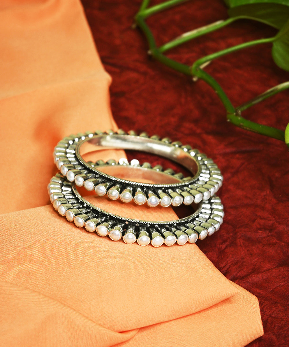 Irum_Handcrafted_Oxidised_Pure_Silver_Bangle_With_Pearls_WeaverStory_01