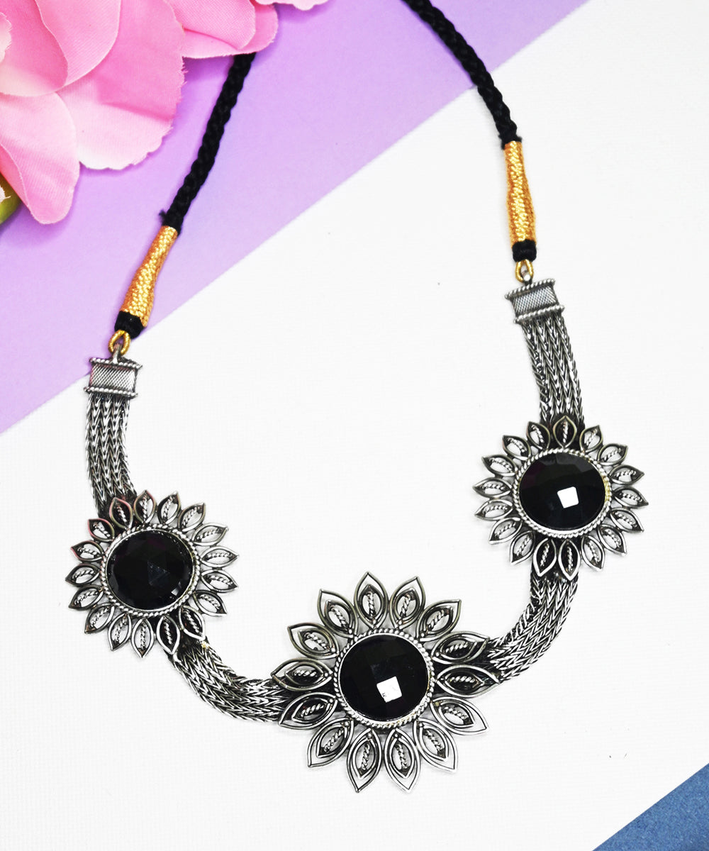 Urooj_Handcrafted_Oxidised_Pure_Silver_Necklace_WeaverStory_01