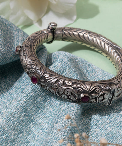 Johi_handcrafted_oxidised_pure_silver_bangle_WeaverStory_02