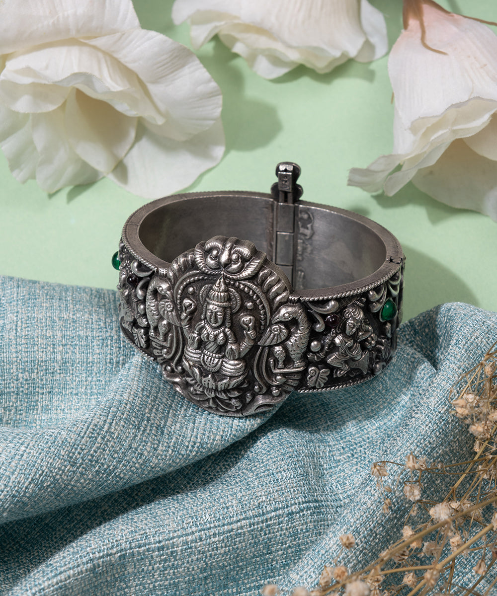 Zonaira_handcrafted_oxidised_pure_silver_bangle_with_laxmi_motifs_WeaverStory_01