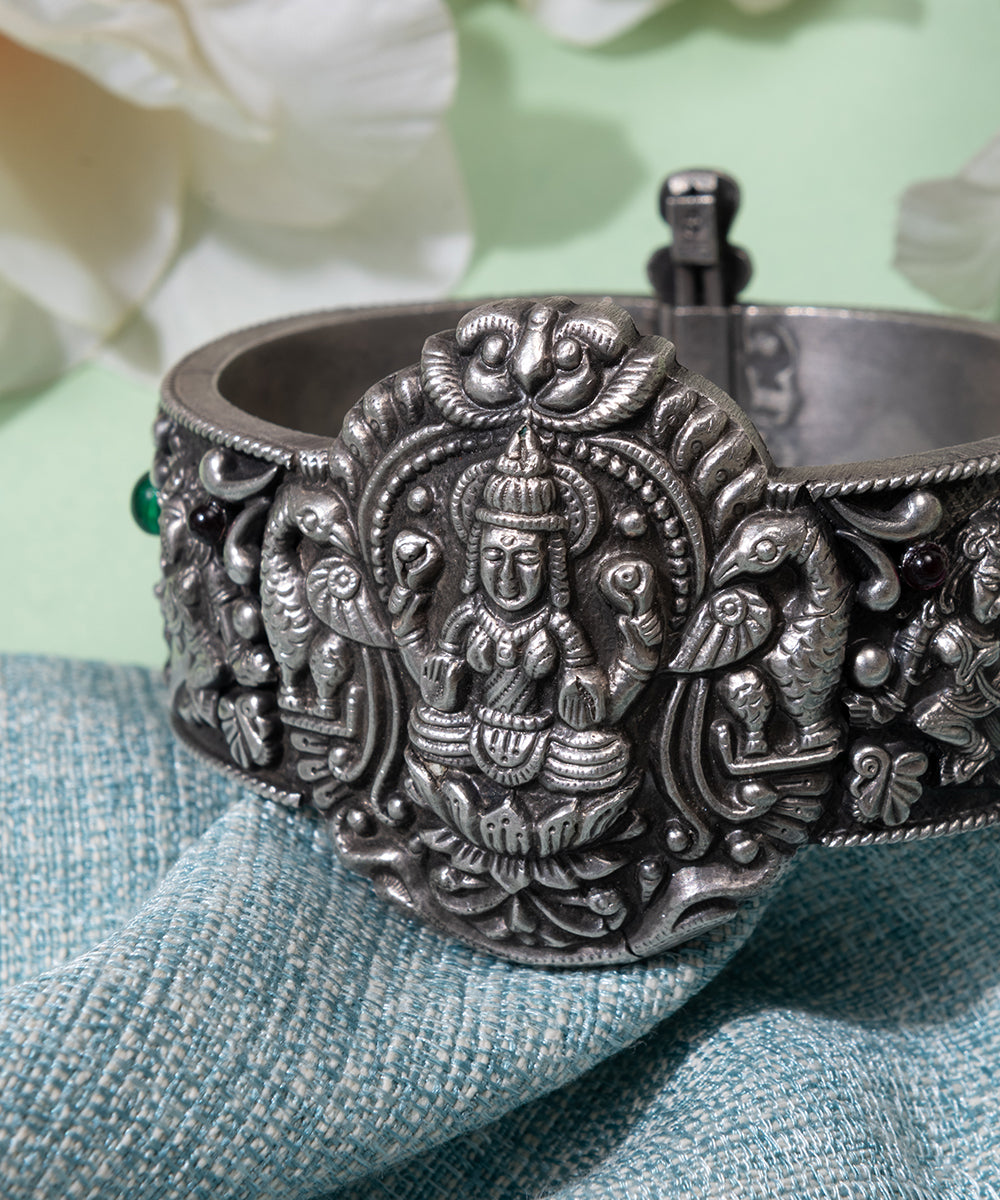 Zonaira_handcrafted_oxidised_pure_silver_bangle_with_laxmi_motifs_WeaverStory_02