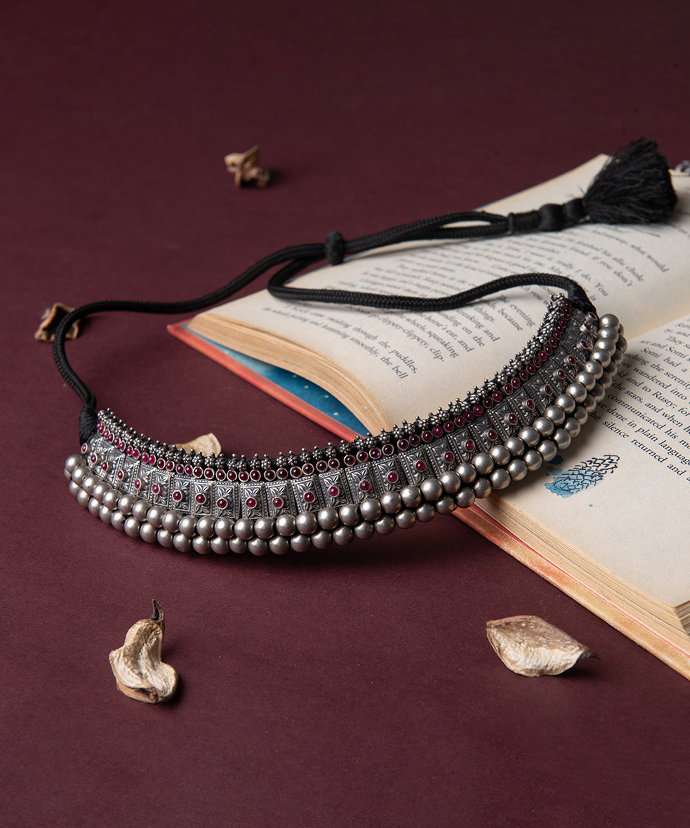 Nahiza_Handcrafted_Choker_In_Oxidised_Pure_Silver_WeaverStory_01