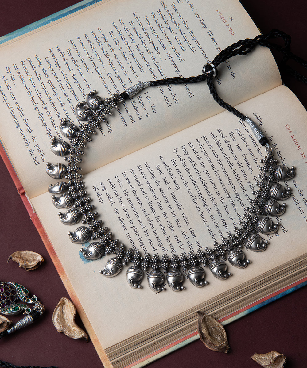 Eliza_Handcrafted_Oxidised_Pure_Silver_Choker_Set_With_Paisleys_WeaverStory_02