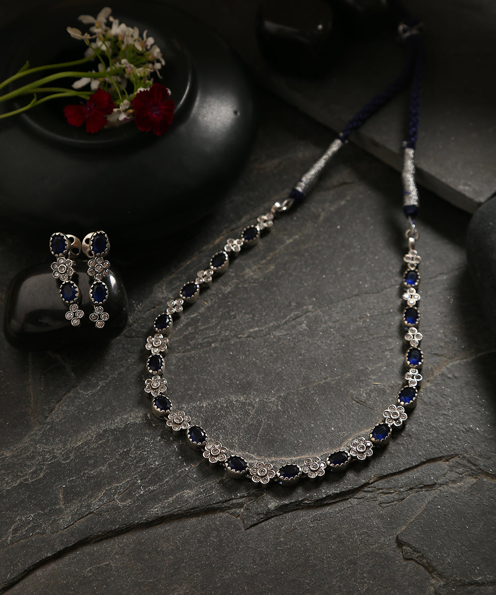 Maisha_Handcrafted_Oxidised_Pure_Silver_Necklace_Set_With_Kempstones_And_Pearls_WeaverStory_01