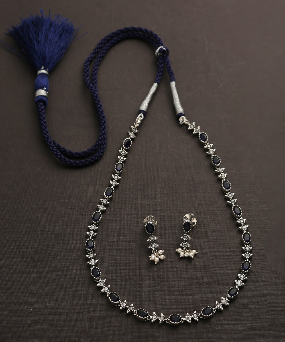 Maisha_Handcrafted_Oxidised_Pure_Silver_Necklace_Set_With_Kempstones_And_Pearls_WeaverStory_02