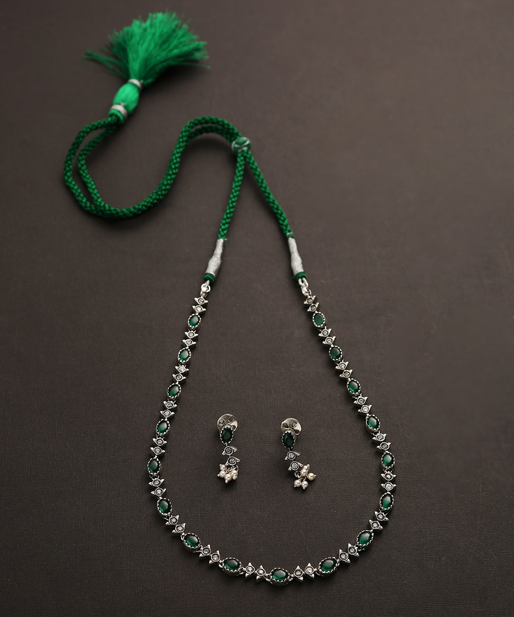 Toshi_Handcrafted_Oxidised_Pure_Silver_Necklace_Set_With_Green_Kempstones_And_Pearls_WeaverStory_02