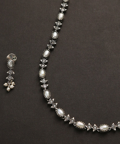 Elisha_Handcrafted_Oxidised_Pure_Silver_Kempstones_And_Pearls_Necklace_Set_WeaverStory_03