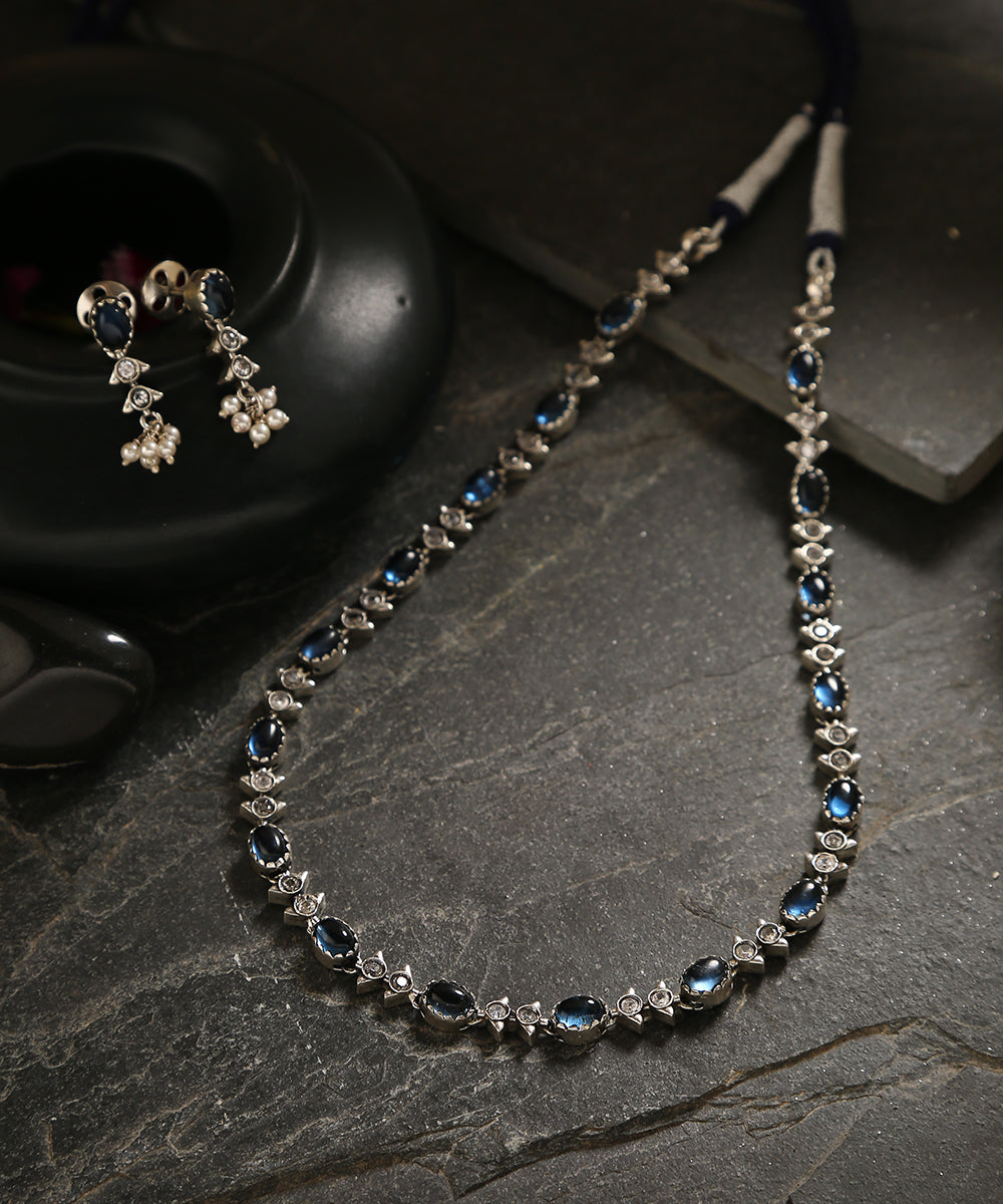 Handcrafted_Amara_Oxidised_Pure_Silver_Necklace_Set_With_Blue_Kempstones_WeaverStory_01