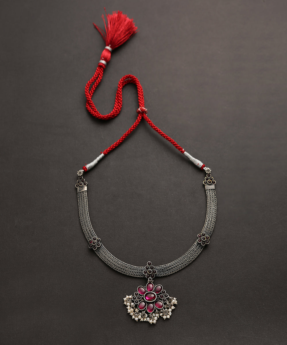 Menaha_Handcrafted_Oxidised_Pure_Silver_Necklace_With_Pearl_hanging_Pendant_WeaverStory_02