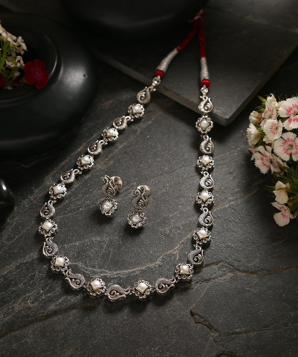 Arshia_Handcrafted_Oxidised_Pure_Silver_White_Necklace_Set_WeaverStory_01