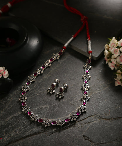 Vaidehi_Handcrafted_Oxidised_Pure_Silver_Necklace_Set_With_Red_Stones_WeaverStory_01